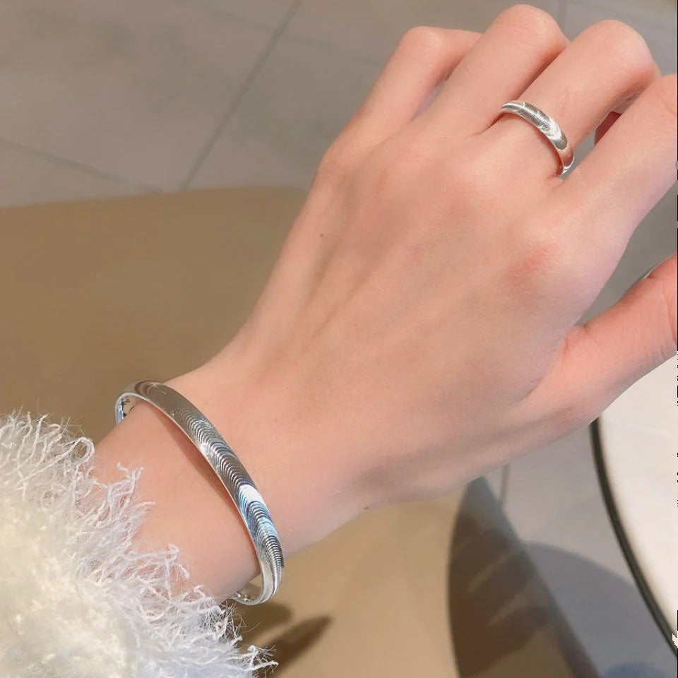 ✨🌙 Captivate every gaze – The polished cat's eye stone bracelet 🌙✨